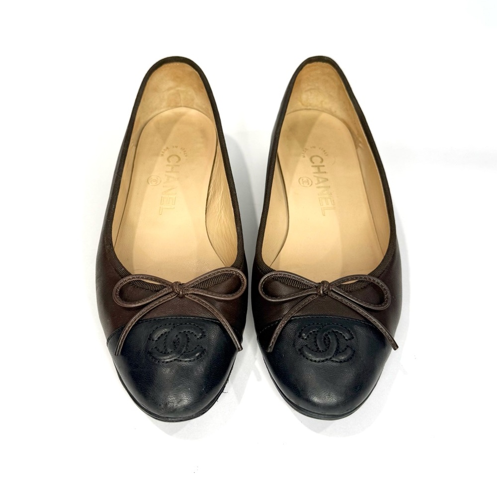 ✨SOLD✨ Chanel Brown and Black Leather Ballet Flats - Picture 5 of 12